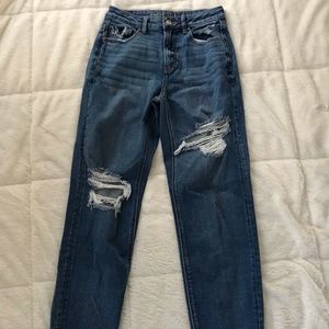 American Eagle Size 4 Mom Straight Jeans